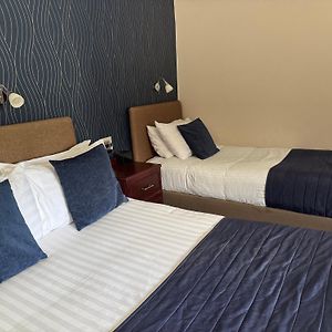 Family Room Double Two Single Beds